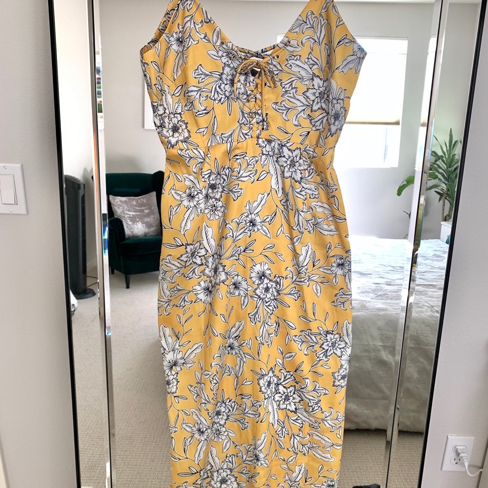 Front tie-up Yellow midi dress sz Small
